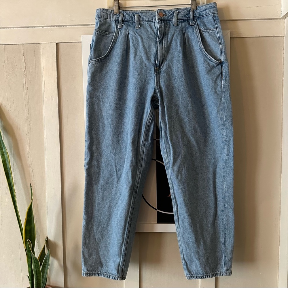 Zara Light Wash Pleated loose jeans size 10